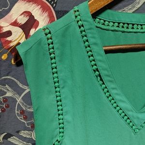 Adorable green blouse!